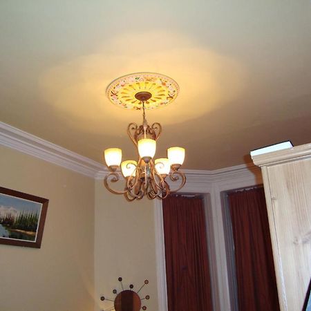 Hotel & Suites Place Des Arts Montreal Room photo