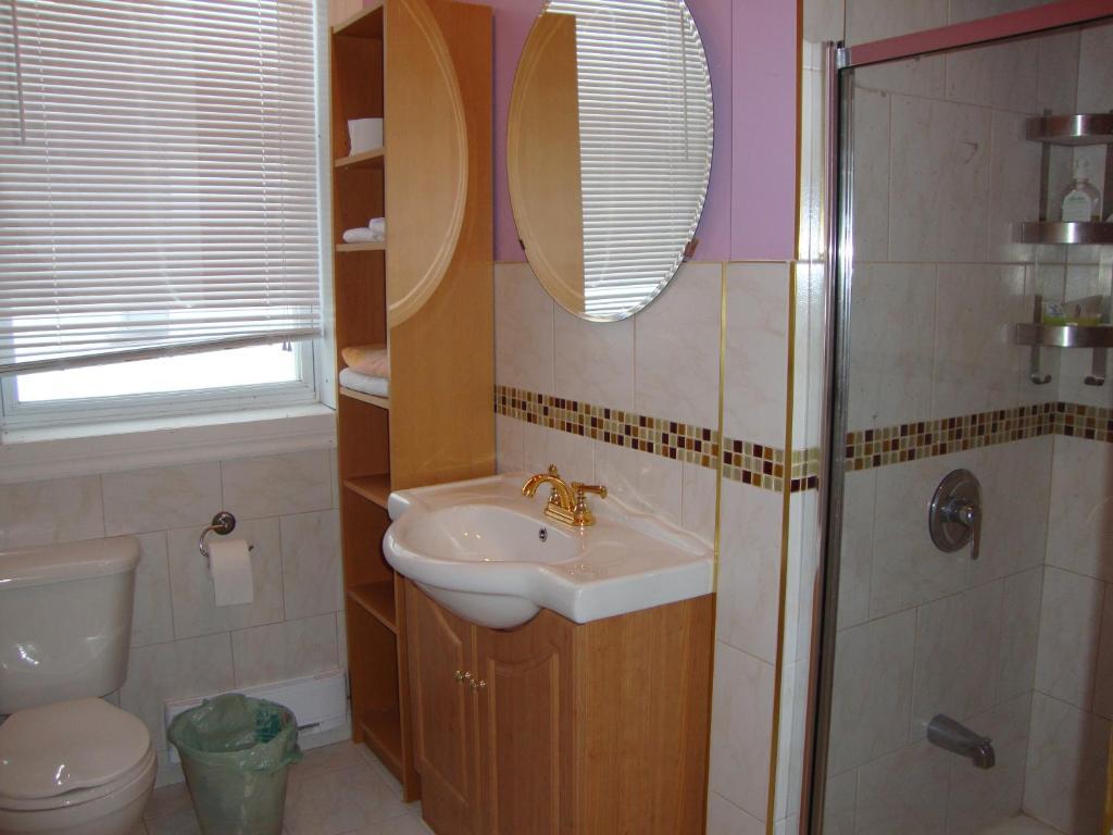 Hotel & Suites Place Des Arts Montreal Room photo