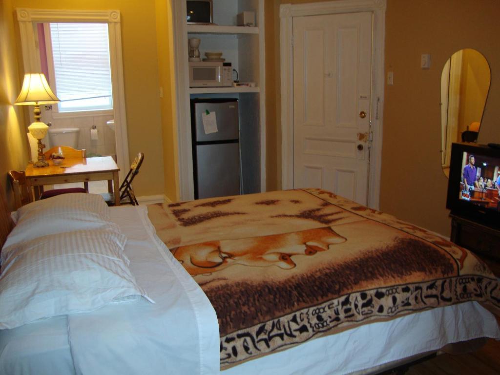 Hotel & Suites Place Des Arts Montreal Room photo